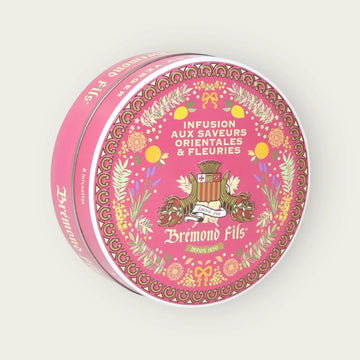Metalldose mit Bio-Kräutertee von Brémond Fils – orientalische & blumige Aromen mit Rooibos, Ingwer, Zimt, Kardamom & Olivenblättern.