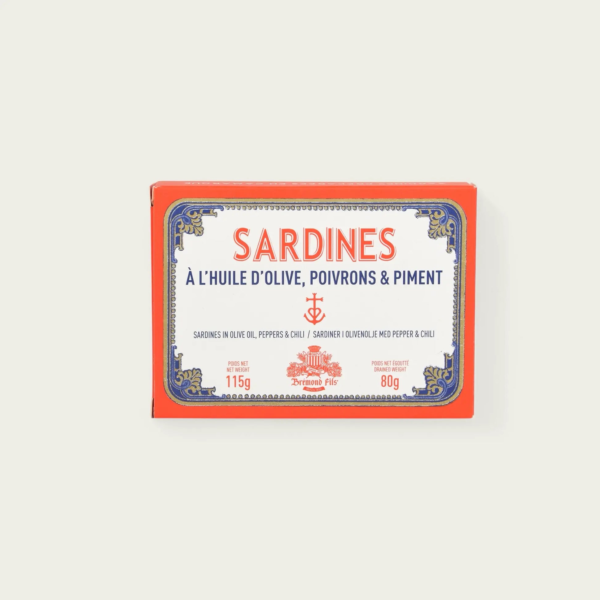 Edle Dose mit Sardinen in Olivenöl, verfeinert mit Paprika und Chili. Klassisches Design in Rot, Blau und Weiß mit maritimem Flair. Produkt von Maison Brémond 1830, netto 115 g, abgetropft 80 g.