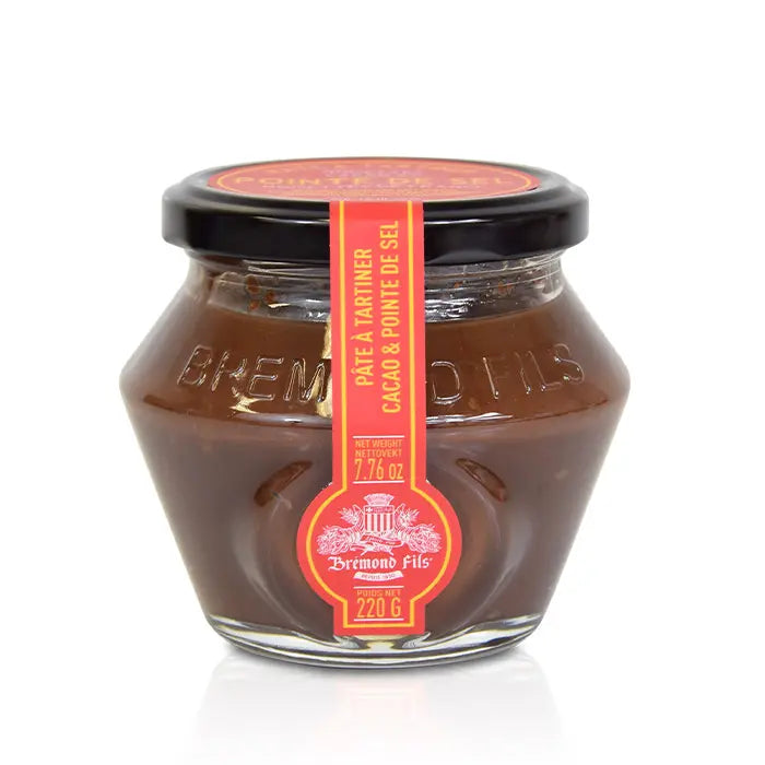 Cremiger Haselnuss-Kakao-Aufstrich mit Fleur de Sel aus der Camargue im Glas