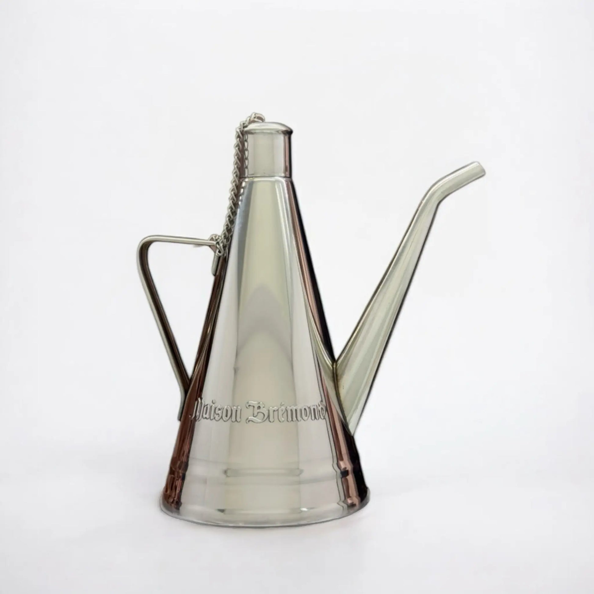 Minimalistische Ölkanne aus Edelstahl – Maison Brémond Ölkanne in schlichtem, modernen Design vor weißem Hintergrund.