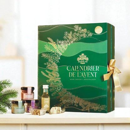 Adventskalender 2025 von Maison Brémond 1830 in edler grüner Geschenkbox mit goldener Schleife, gefüllt mit mediterraner Feinkost, Olivenöl, Balsamico, Honig und Aufstrichen.