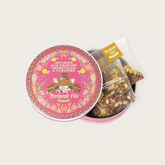 Metalldose mit Bio-Kräutertee von Brémond Fils – orientalische & blumige Aromen mit Rooibos, Ingwer, Zimt, Kardamom & Olivenblättern.