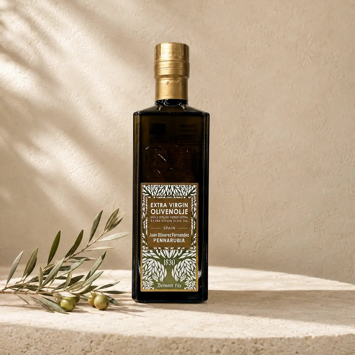 Bio Pennarubia Olivenöl nativ extra aus Spanien mit Oliven und Olivenzweig
