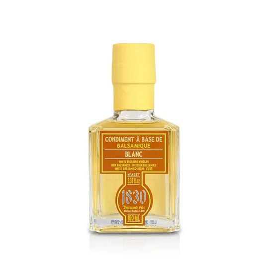 Elegante Glasflasche mit Condimento Bianco – Weißem Balsamico-Essig (100 ml) von 1830 Maison Brémond. Die goldene Farbe des Essigs unterstreicht seine feine Süße und milde Säure. Ideal für Dressings, Marinaden und mediterrane Spezialitäten.