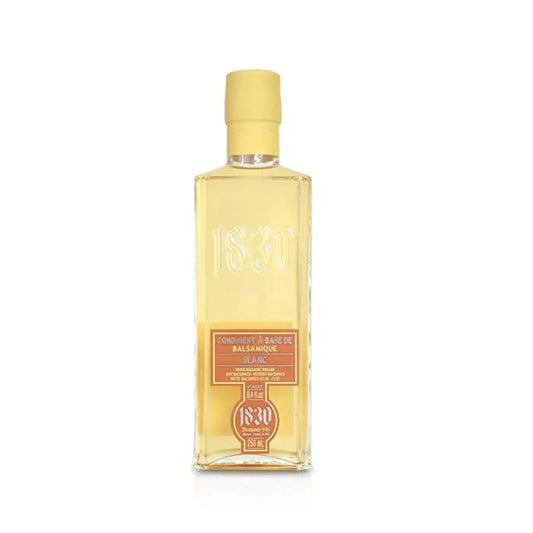 Elegante Glasflasche mit Condimento Bianco – Weißem Balsamico-Essig (250 ml) von 1830 Maison Brémond. Die helle goldene Farbe des Essigs spiegelt seine feine Süße und milde Säure wider. Perfekt für Dressings, Marinaden und feine mediterrane Gerichte.
