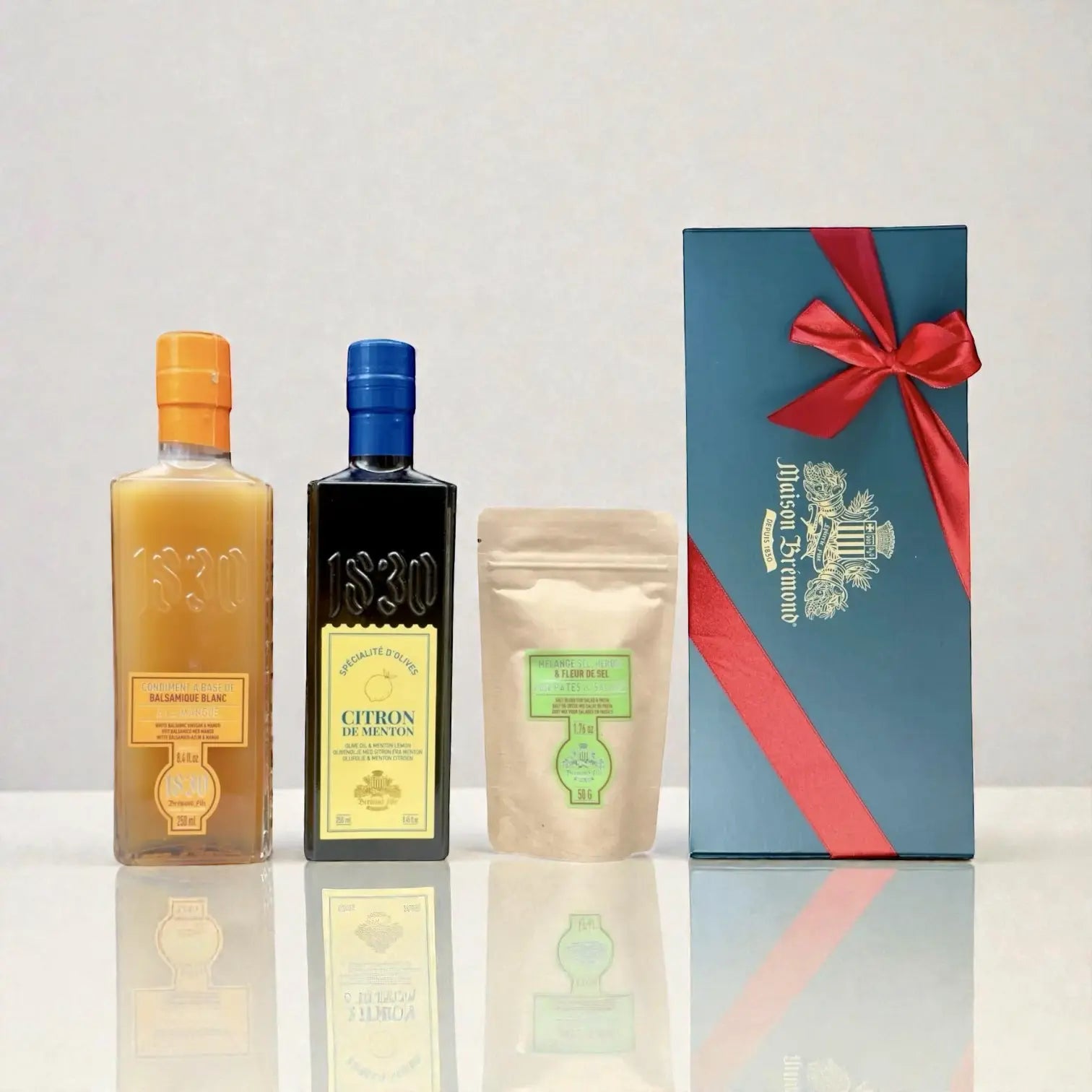 Geschenkset von Maison Brémond 1830 mit Zitronen-Olivenöl aus Menton, weißem Balsamico, Fleur de Sel und eleganter Geschenkbox mit roter Schleife
