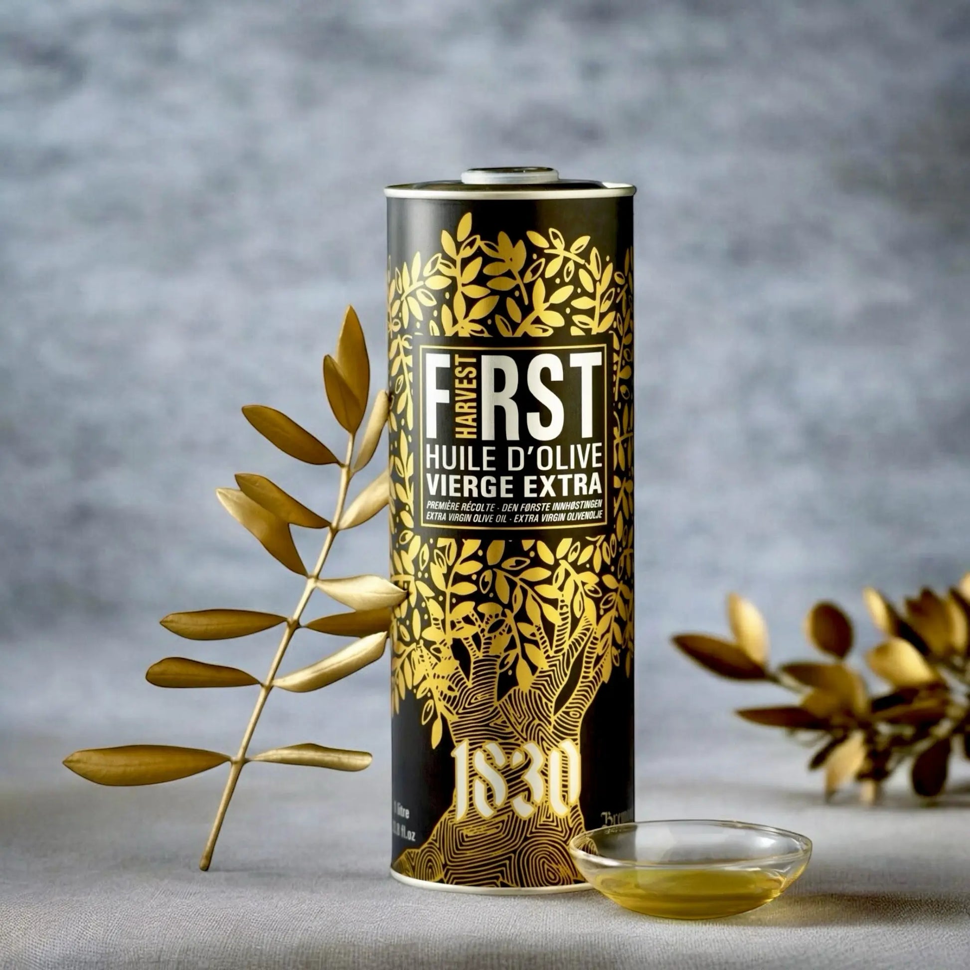 Französisches Bio-Olivenöl der ersten Ernte: FIRST aus der Provence. Hochwertiges, extra natives Olivenöl in limitierter Gold-Edition