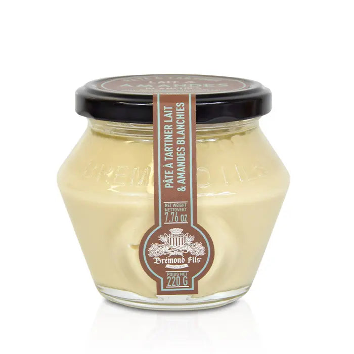 Weiße Mandel-Milch-Creme im Glas