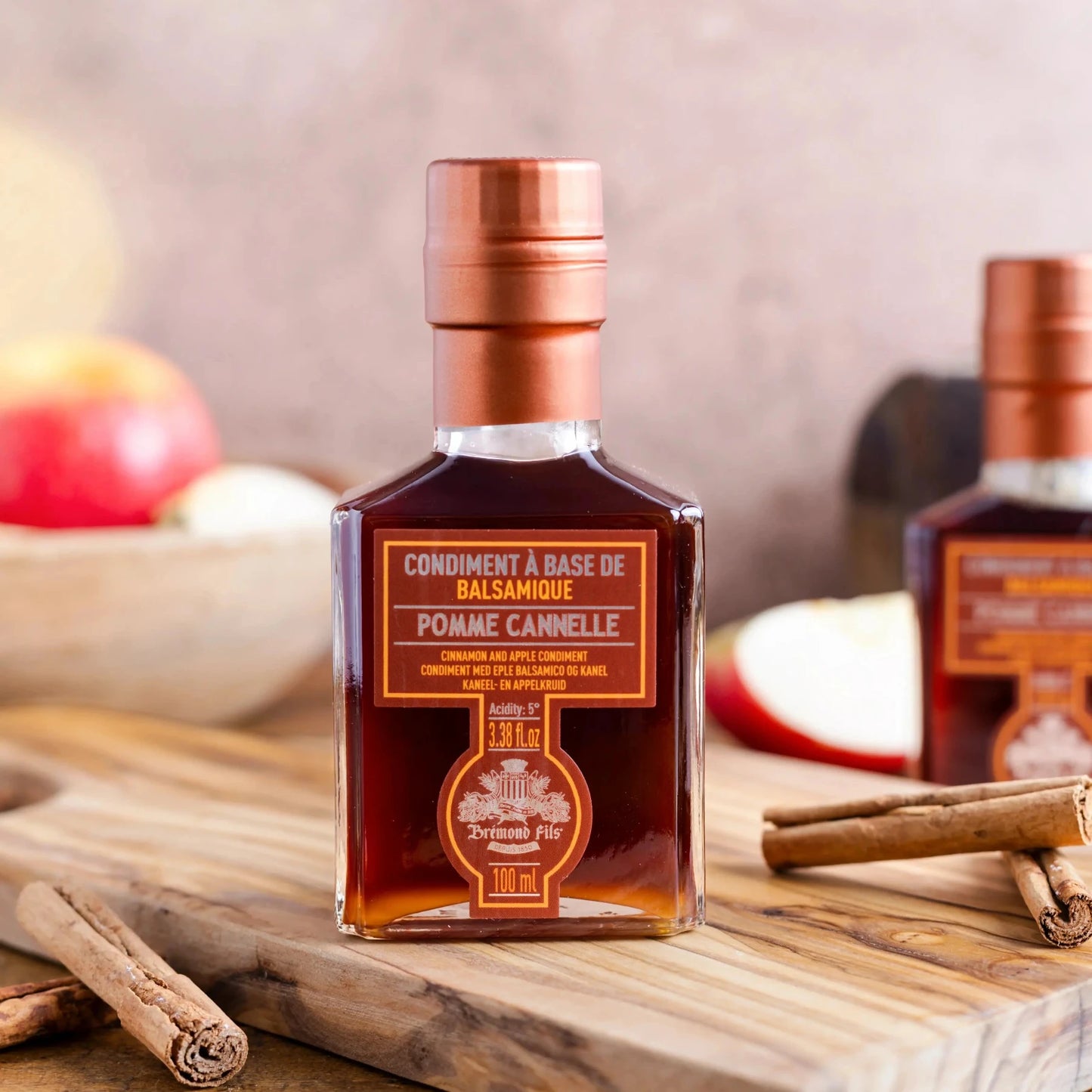 Balsamico-Essig mit Apfel und Zimt aus der Emilia-Romagna – aromatisches Feinkost-Condiment von Maison Brémond 1830.